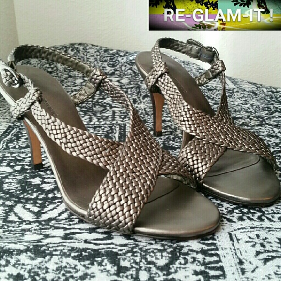 BANANA REPUBLIC.....GORGEOUS HEELS - Picture 2 of 4